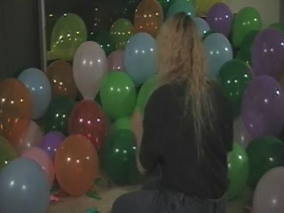 jackie daniels - 200 balloon pin-pop big ass milf